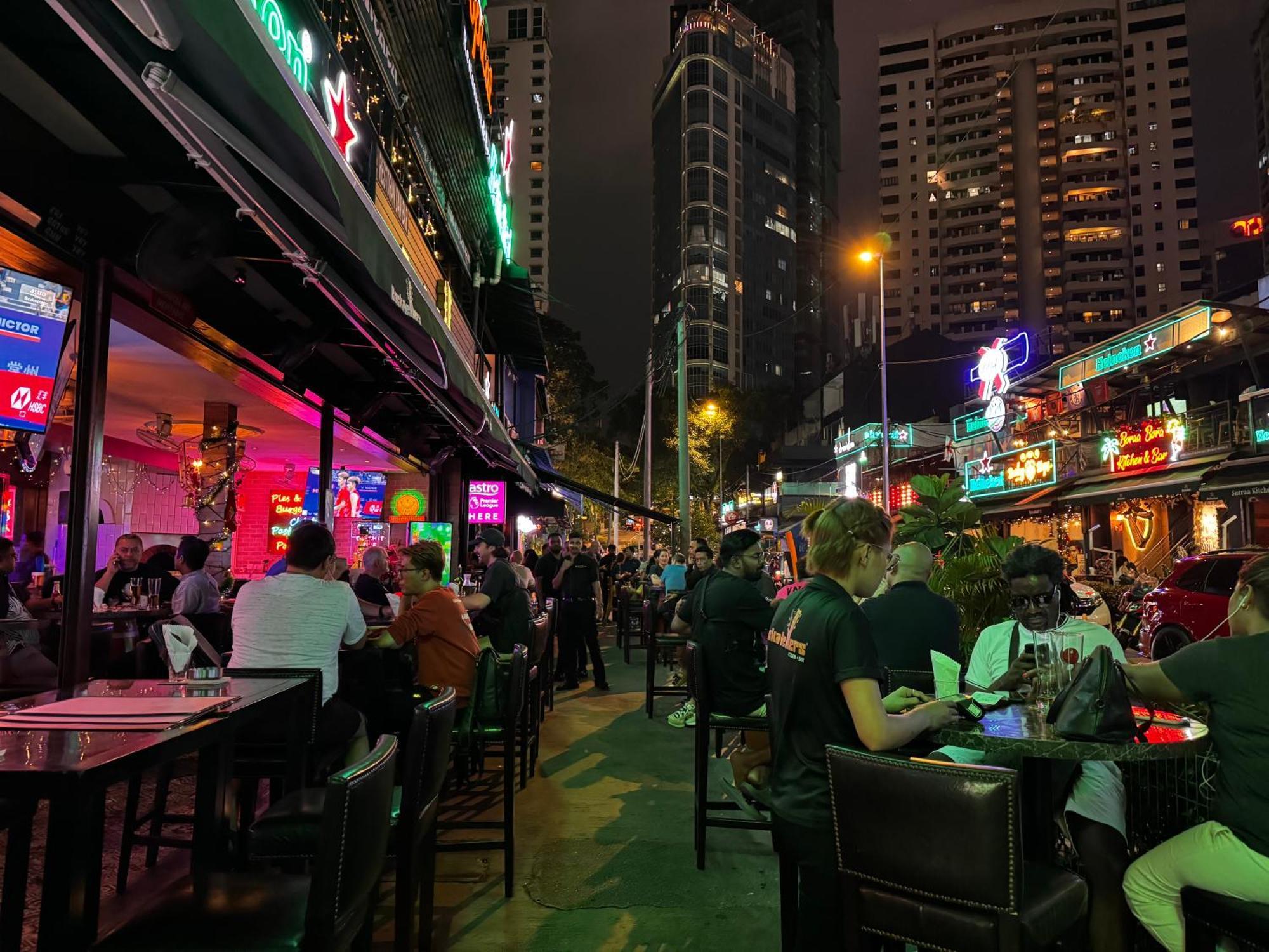 10 Seri Bukit Ceylon 5 Minutes To Alor Street Bukit Bintang Klcc Pavilion 2r2b 8 Pax Pangsapuri Kuala Lumpur