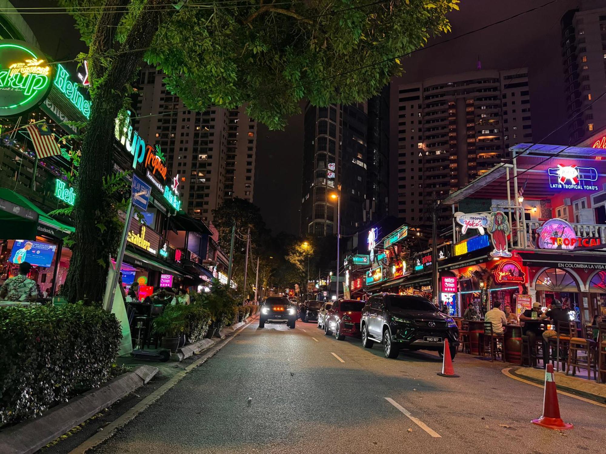 10 Seri Bukit Ceylon 5 Minutes To Alor Street Bukit Bintang Klcc Pavilion 2r2b 8 Pax Kuala Lumpur